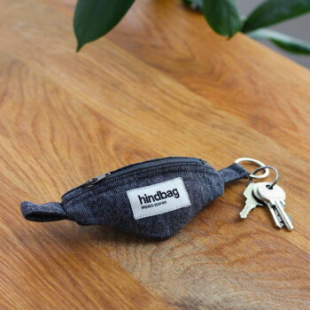 Como Bananen-Schlüsselanhänger Grauer Denim von Hindbag